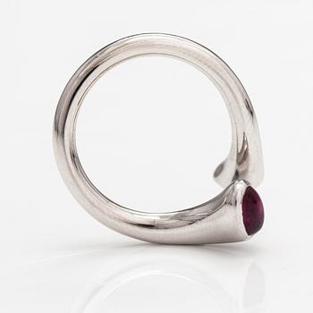 Georg Jensen "Carnival", an 18K white gold ring with a tourmaline and diamonds ca. 0.15 ct. Marked 1863. Denmark.