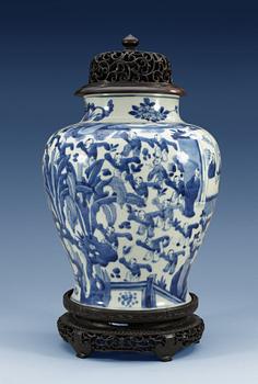1507. A blue and white jar, Qing dynasty, Kangxi (1662-1722).