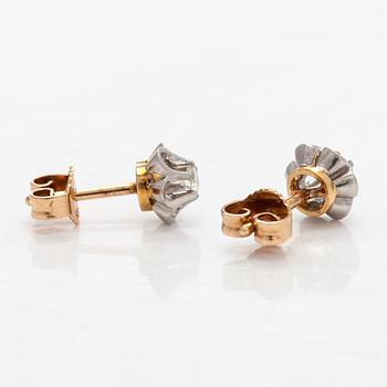 Örhängen, briljantslipade diamanter, 14K guld.
