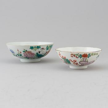 Two late Qing Dynasty porcelaine bowls, around 1900.