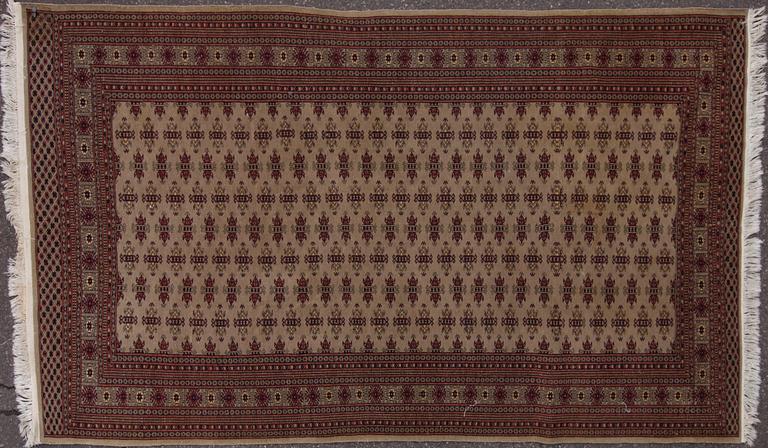 MATTA, Pakistan. Ca 260x155 cm.
