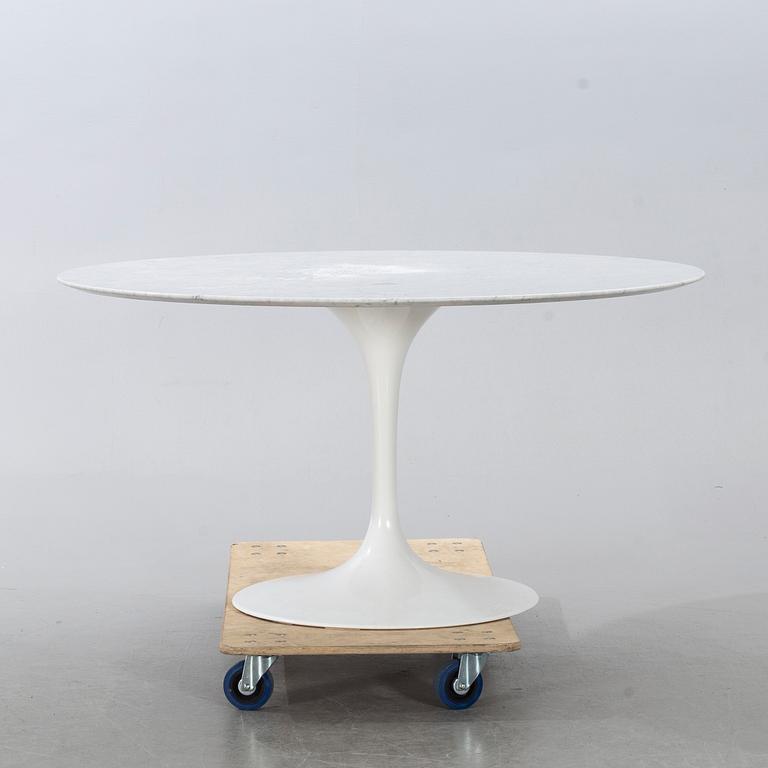 EERO SAARINEN, Table, "Tulip", Knoll international, second half of the 20th century.