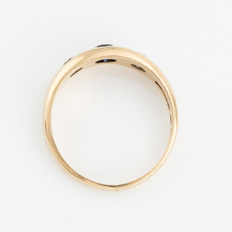 Ring, signet ring, 18K gold with sapphire and white stones.