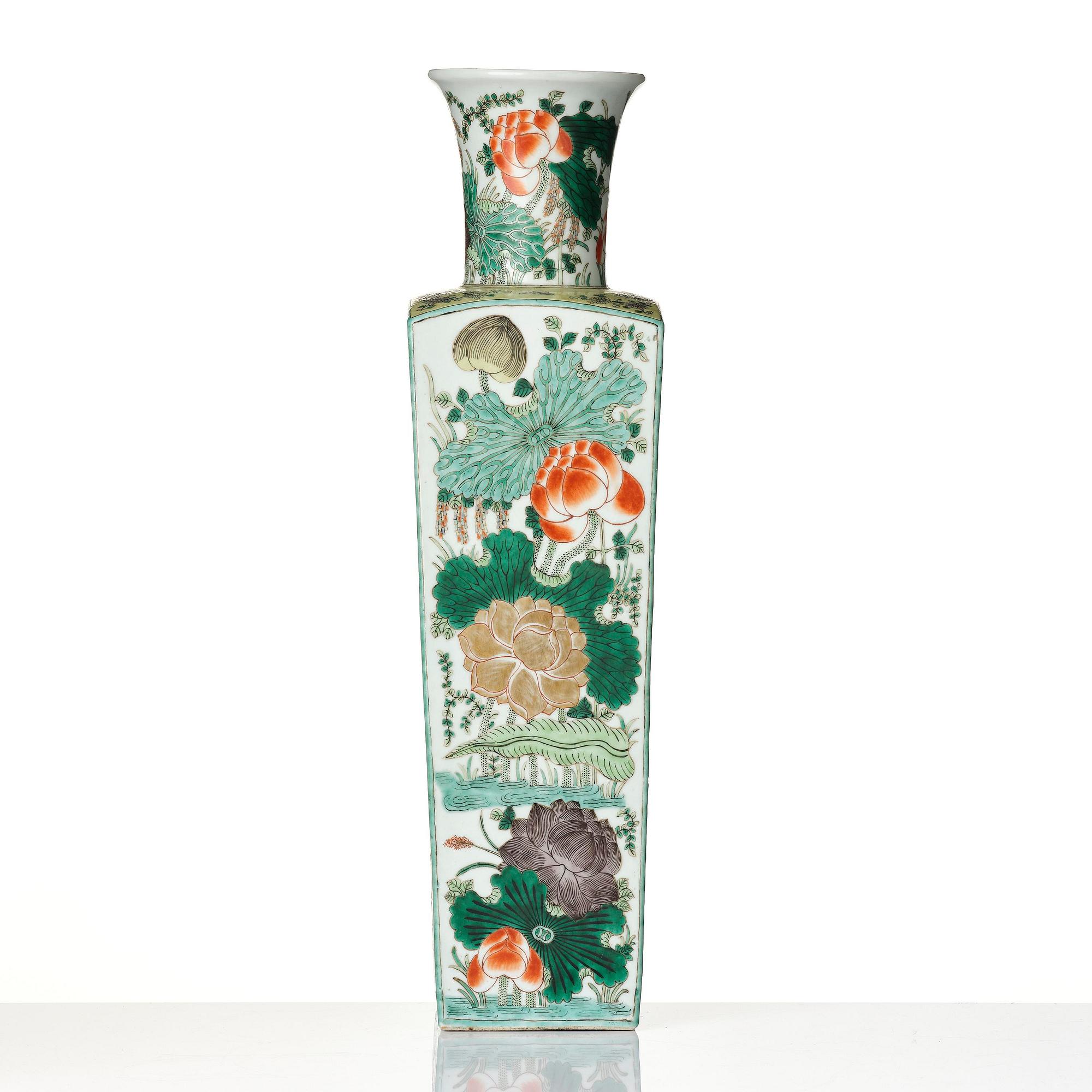 Vas, porslin. Qingdynastin, 1800-tal.