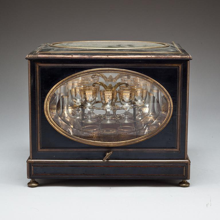 SCHATULL med LIKÖRSERVIS, 1800/1900-tal.