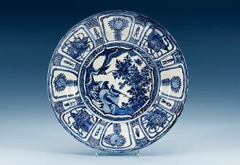1464. A blue and white charger, Ming dynasty, Wanli (1573-1613).
