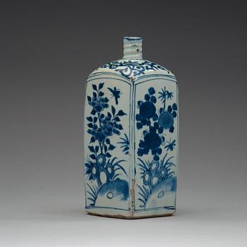 A blue and white bottle flask, Ming dynasty, Wanli (1572-1620).