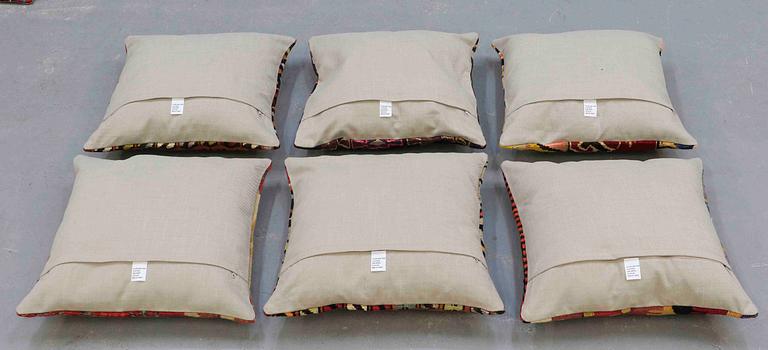 6 Anatolian kilim cushions, around 50 x 50 cm.