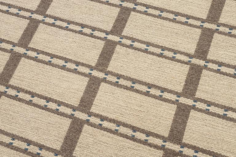 A machine-woven carpet (so-called double-woven), approx. 284 x 202 cm.