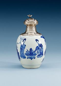 A blue and white tea caddy with silver mount, Qing dynasty, Kangxi (1662-1722).