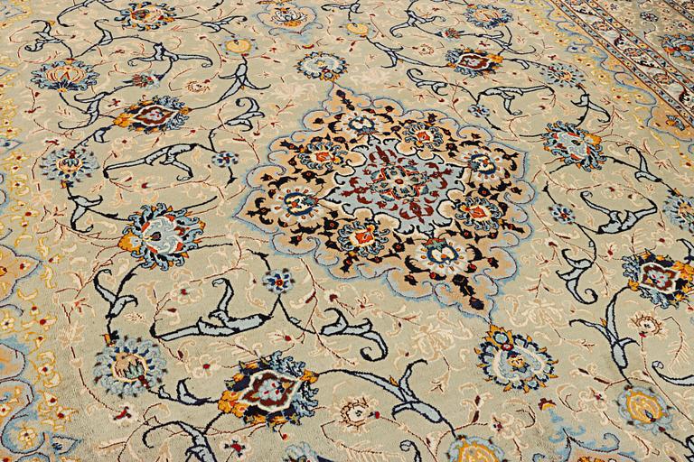 A so called Royal Kashan carpet, c. 468 x 313 cm.