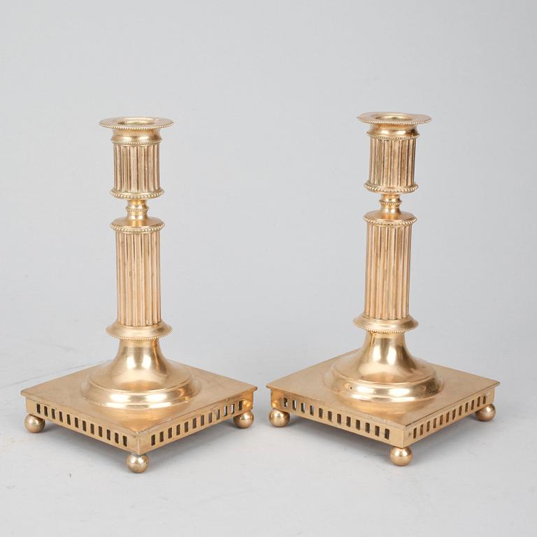 LJUSSTAKAR, 1 par, mässing, Skultuna, nr 72. 1900-talets första hälft.