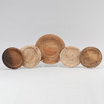 TALLRIKAR, 5, trä, 1700-/1800-tal.