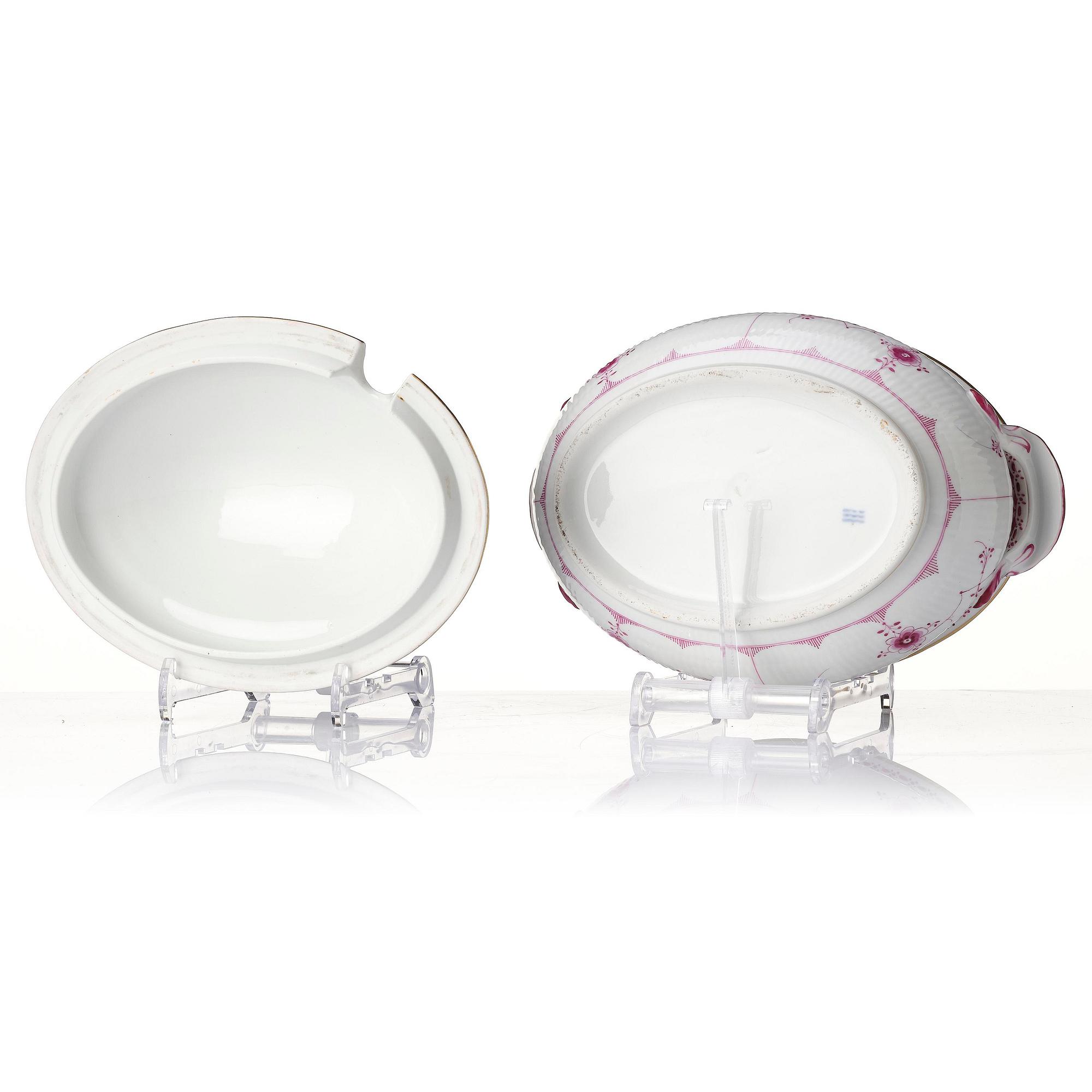 A Royal Copenhagen tureen with cover and stand, Denmark, 1894-1900.
