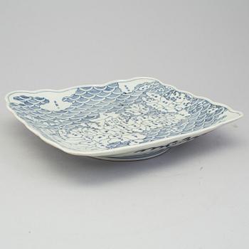 A japanese rectangular plate with a map of Japan and neighbouring islands. Arita ware. Edo period, Tenpo era (1830-43).