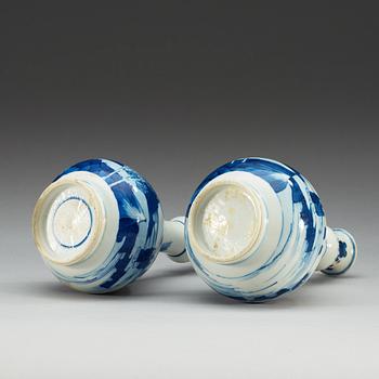 A pair of blue and white vases, Qing dynasty, Kangxi (1662-1722).