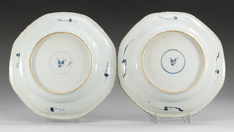 A pair of blue and white 'pie-crust' chargers, Qing dynasty, Kangxi (1662-1722).