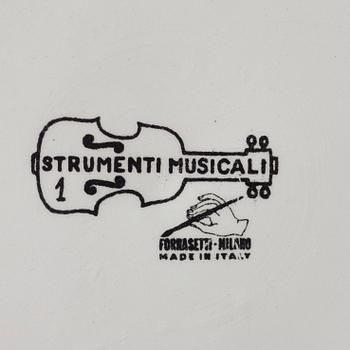 PIERO FORNASETTI, tallrikar, 6 st, "Strumenti Musicali", Milano, Italien.