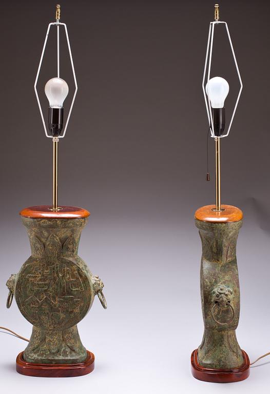 BORDSLAMPOR, 2 st, Kina. 1900-tal.