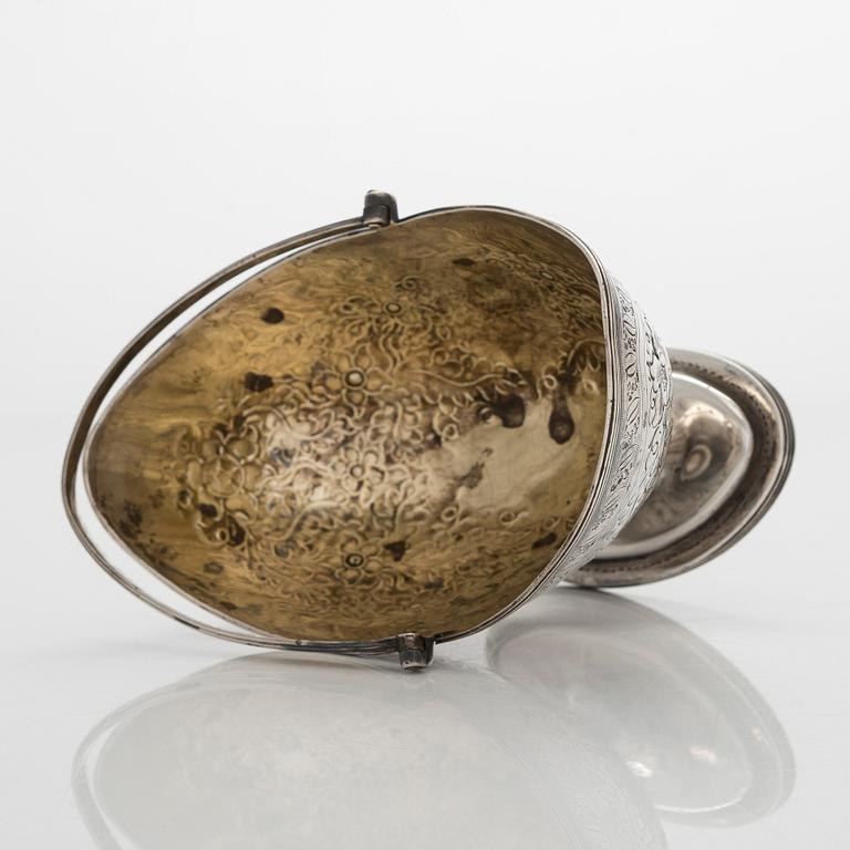 A sterling silver candy bowl, mark of William Abdy II, London, 1800.