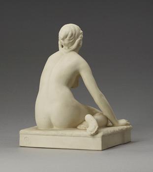 FIGURIN, parian. "Grodan", efter Per Hasselberg, Gustavsberg 1913.
