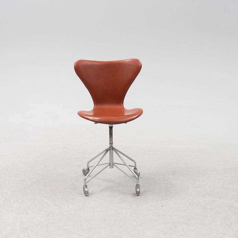 Arne Jacobsen, kontorsstol, "Sjuan", Fritz Hansen, Danmark, 1970.
