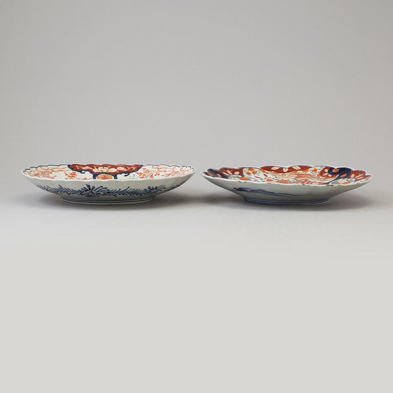 FOUR DISHES, porcelain, Imari, Japan, late 19th / early 20th century.