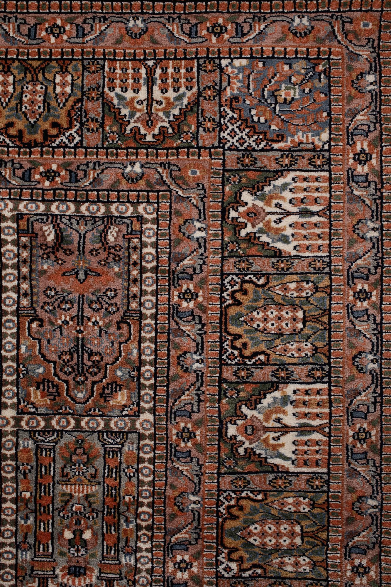 MATTA, troligen Pakistan. 1900-talets senare del, 280 x 186 cm.