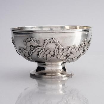 A Chinese silver bowl, Shanghai, early 20th century. Marked Zee Wo.