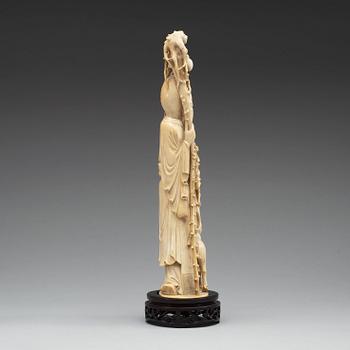 A carved ivory sculpture of Shoulao, Qing dynasty, 19th Century.