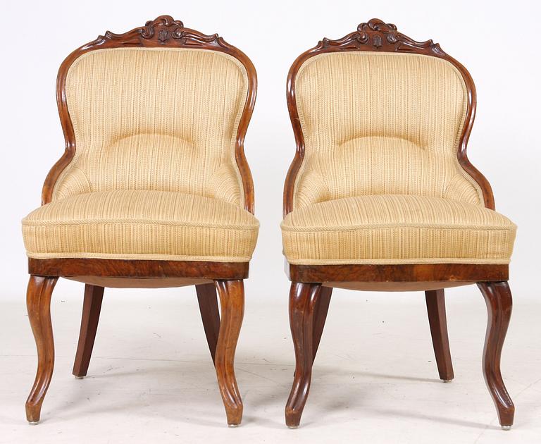 EMMAFÅTÖLJER, ett par, nyrokoko, 1800-talets andra hälft.