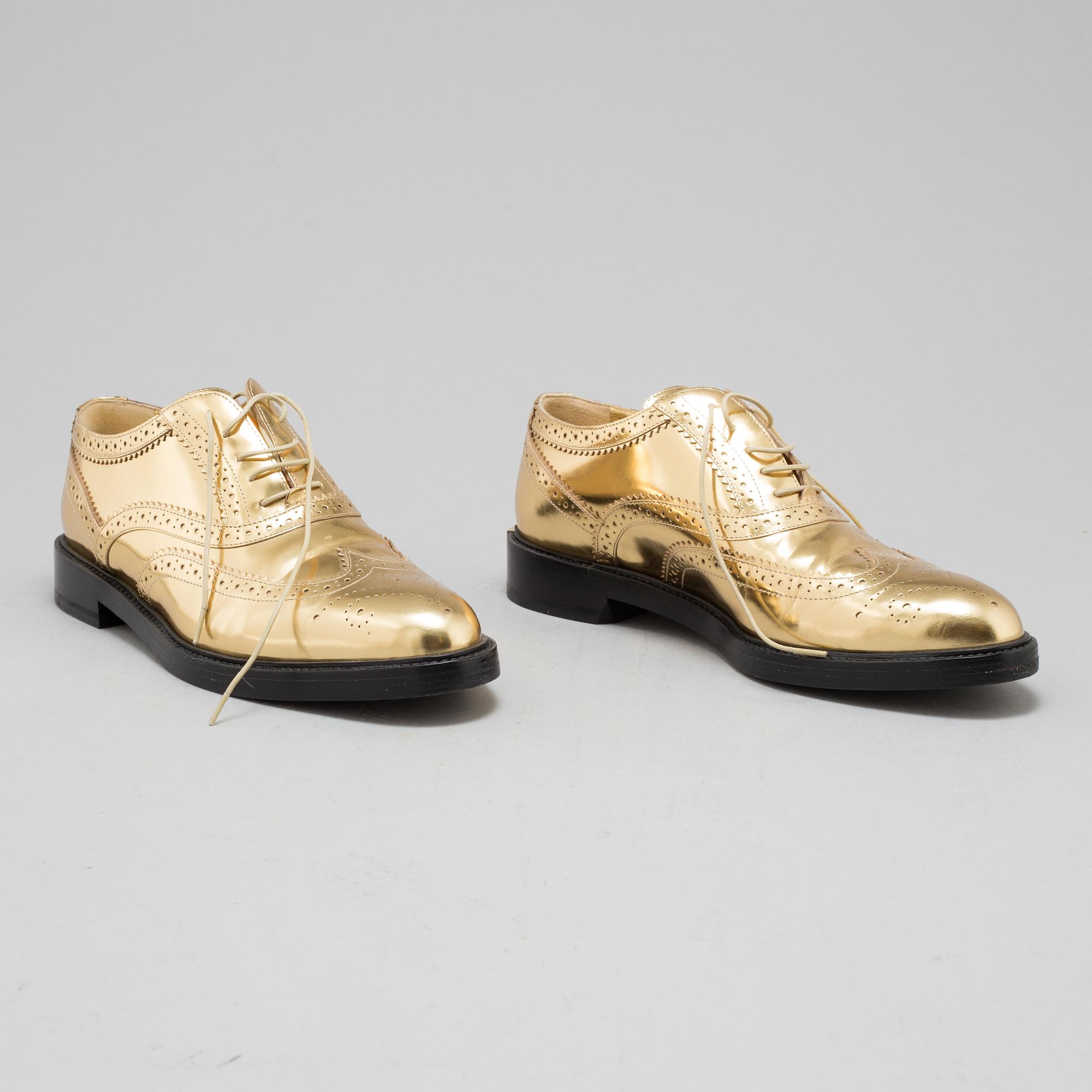 BURBERRY shoes size 39. Bukowskis