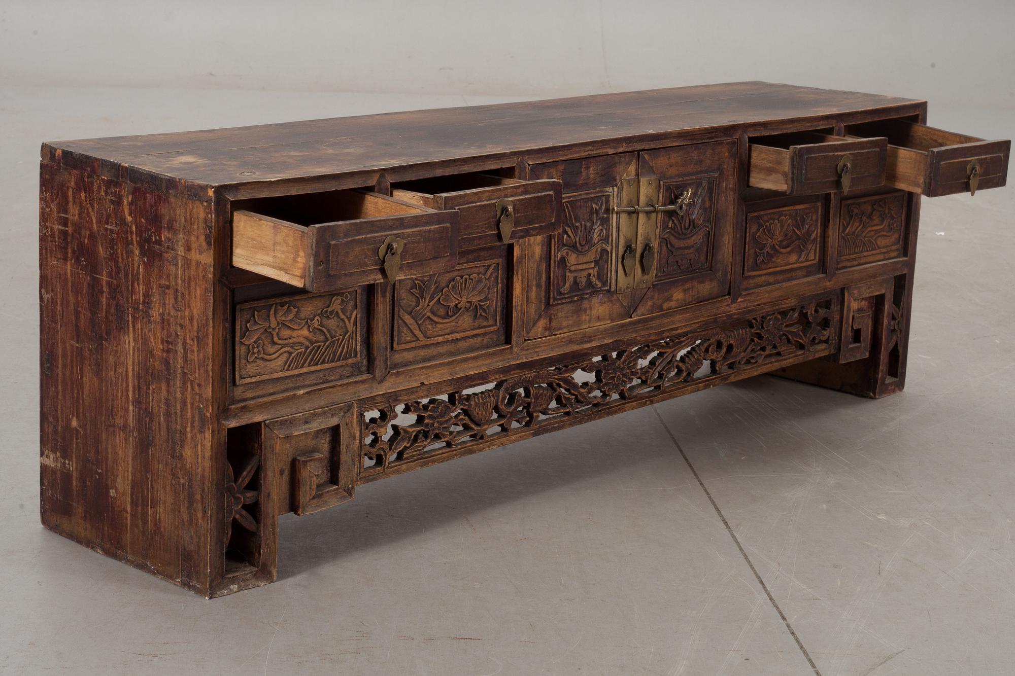 SIDEBOARD, Kina, 1900-tal.