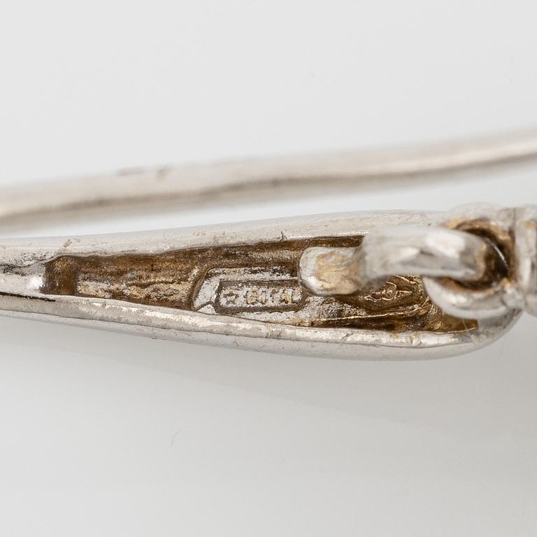 Earrings 14K white gold with cultured Tahitian pearls.