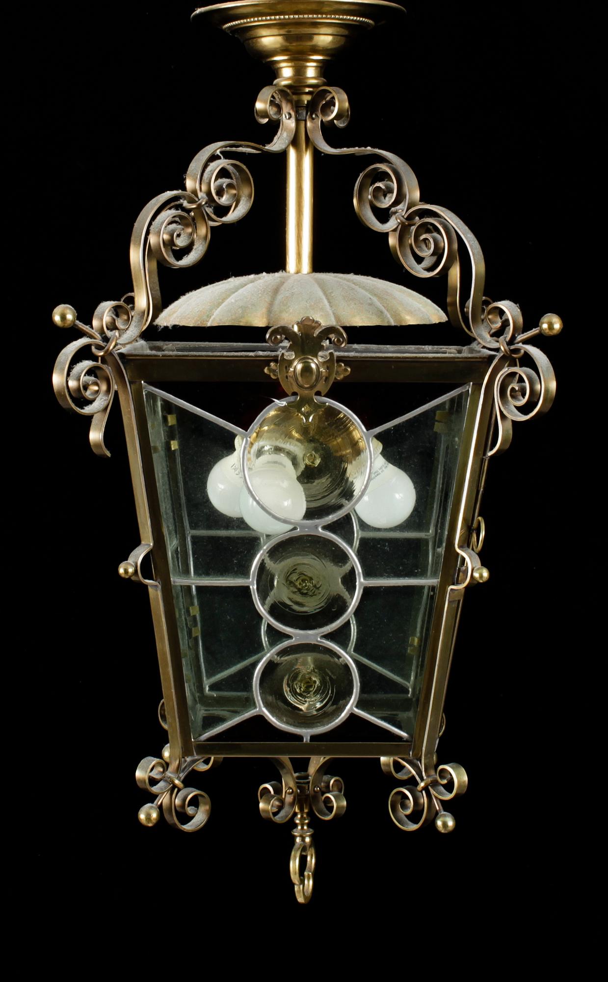 TAKLYKTA, 1900-tal. Höjd: 62 cm.