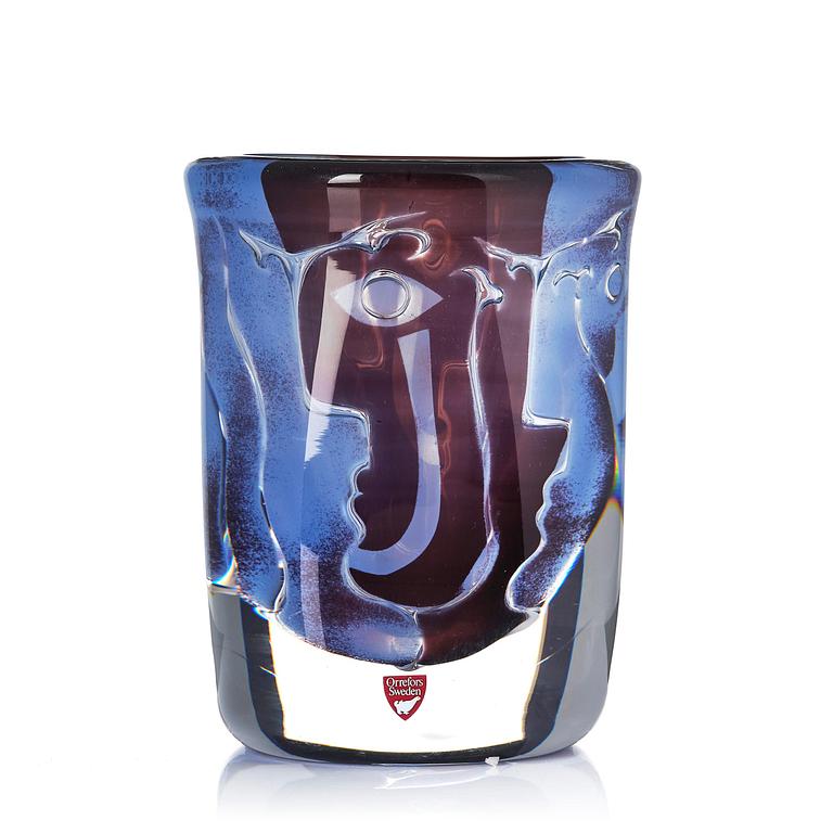 Ingeborg Lundin, an Ariel glass vase "Faces", Orrefors 1986.