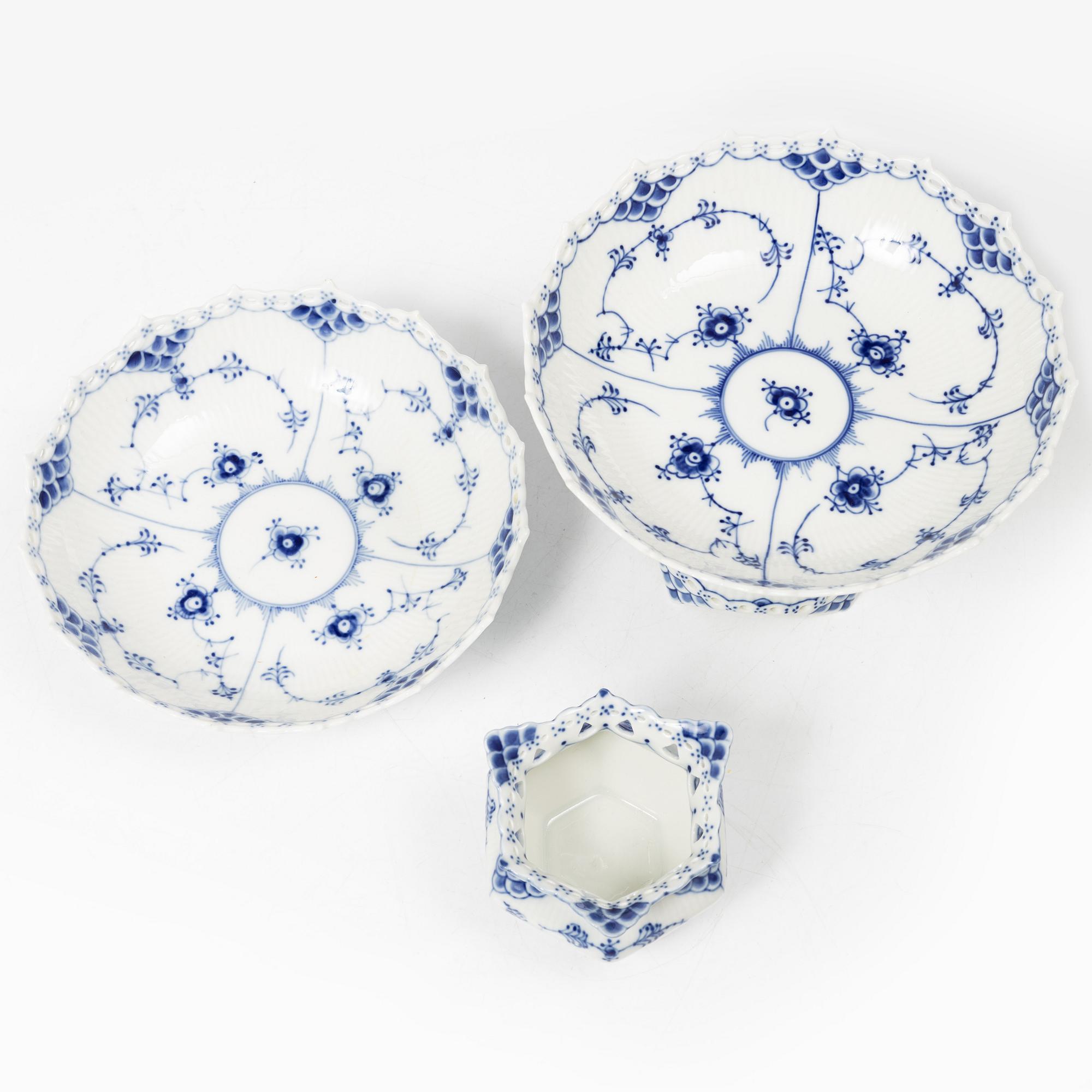 Royal Copenhagen, servisdelar, 6 st, porslin, "Musselmalet", helblonde, Danmark, 1969-1973.