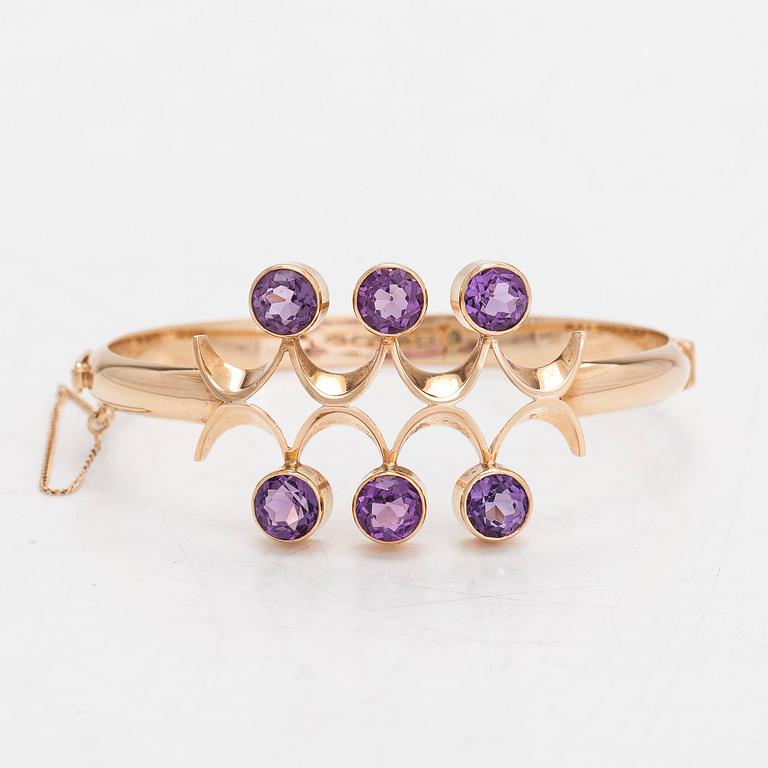 Eero Rislakki, A 14K gold bracelet with amethysts for Westerback, Helsinki 1961.