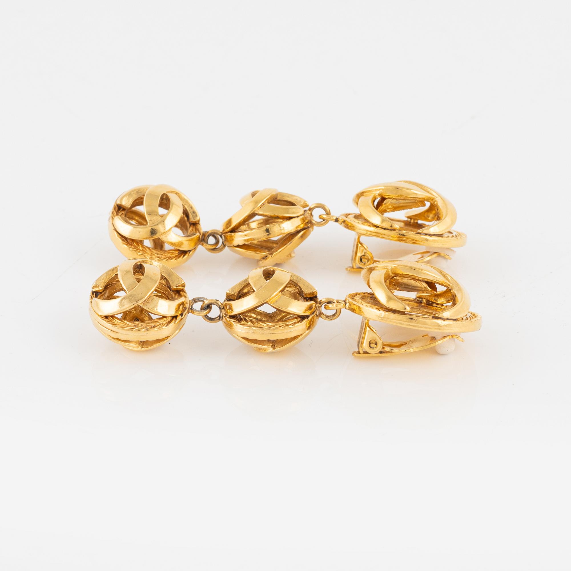 Chanel, earrings, 1970-80s.