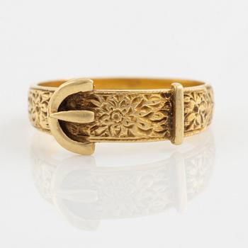 An 18K gold ring.