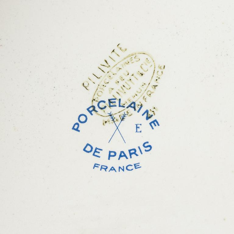 Service pieces, 91 pcs, mostly Porcelain de Paris.