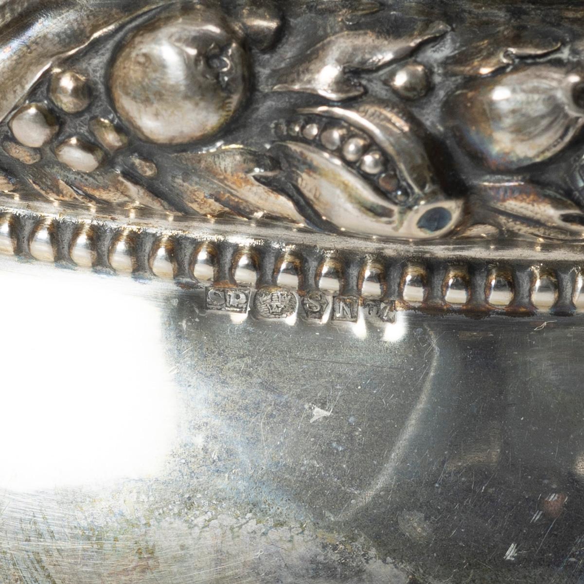 A silver and glass coaster, Samuel Pettersson, Norrköping, 1918.