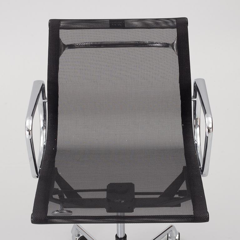 Charles & Ray Eames, Armchair/office chair, EA 108, Vitra.