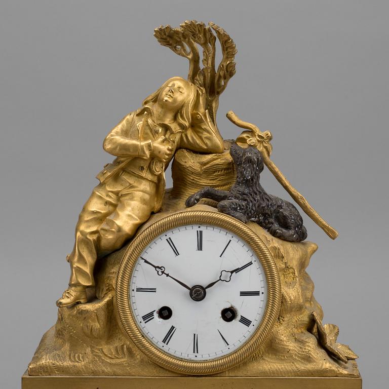 A EMPIRE GILT-BRONZE MANTEL CLOCK.