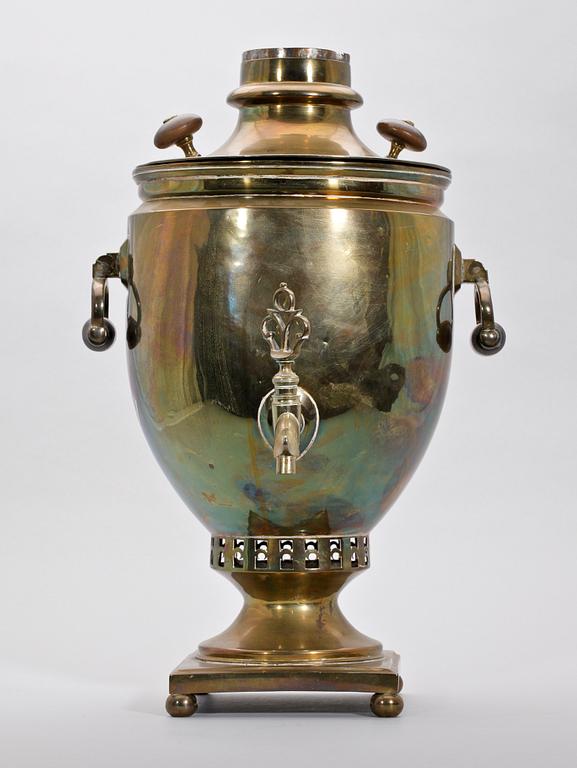 SAMOVAR, mässing, Ryssland omkring sekelskiftet 1900.