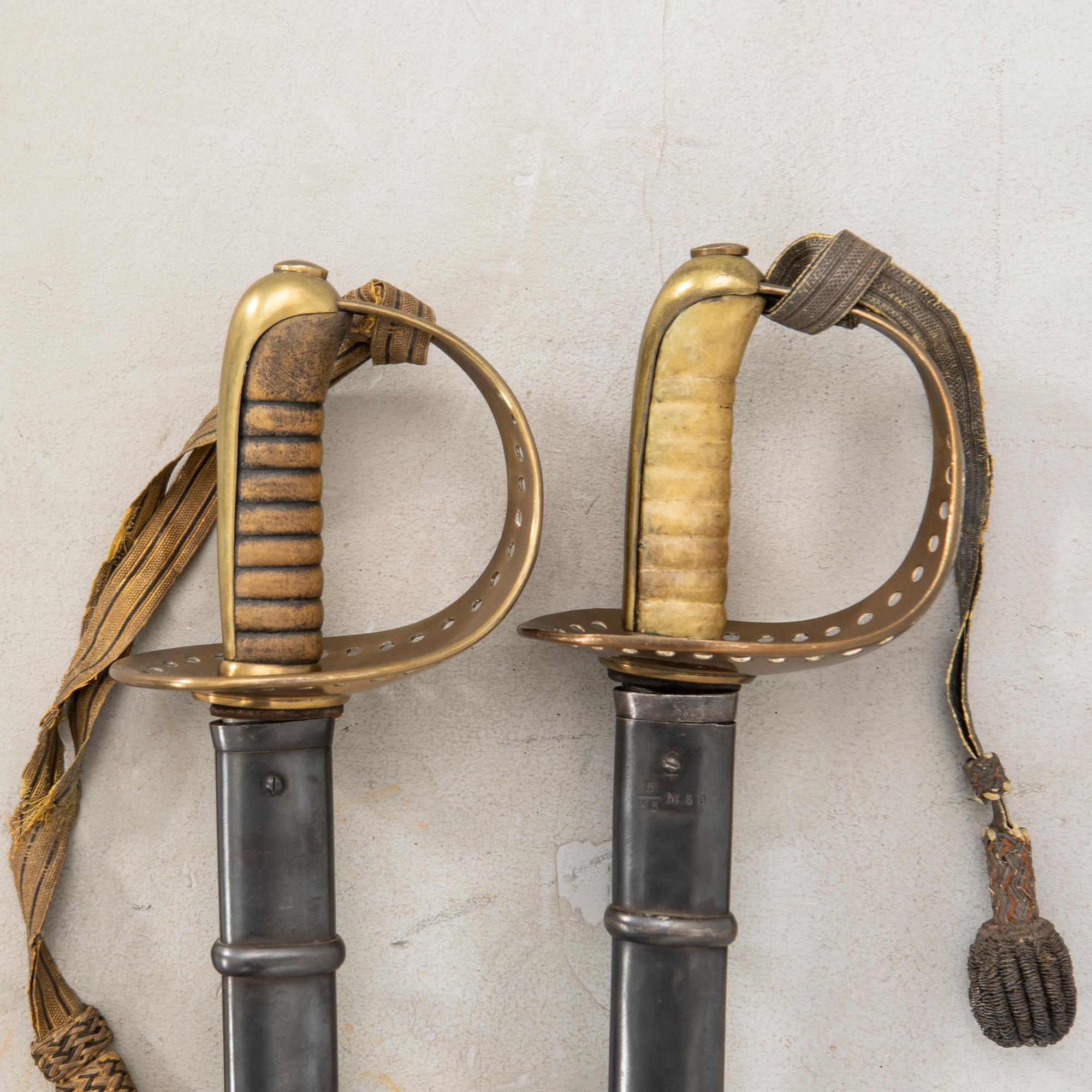 Sablar, 2 st, svenska, m/1893 för kavalleriet, med baljor.