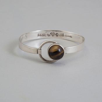 ARVO SAARELA, armring, silver och tigeröga, Enköping, 1968.