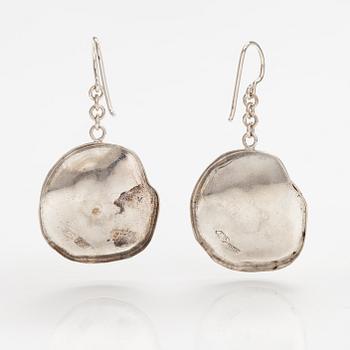 Liisa Vitali, "Gardenia", a pair of sterling silver earrings. Kultakeskus, Hämeenlinna.