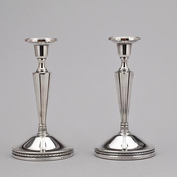 LJUSSTAKAR, ett par, silver, Eric Löfman, MGAB, Uppsala, 1974.