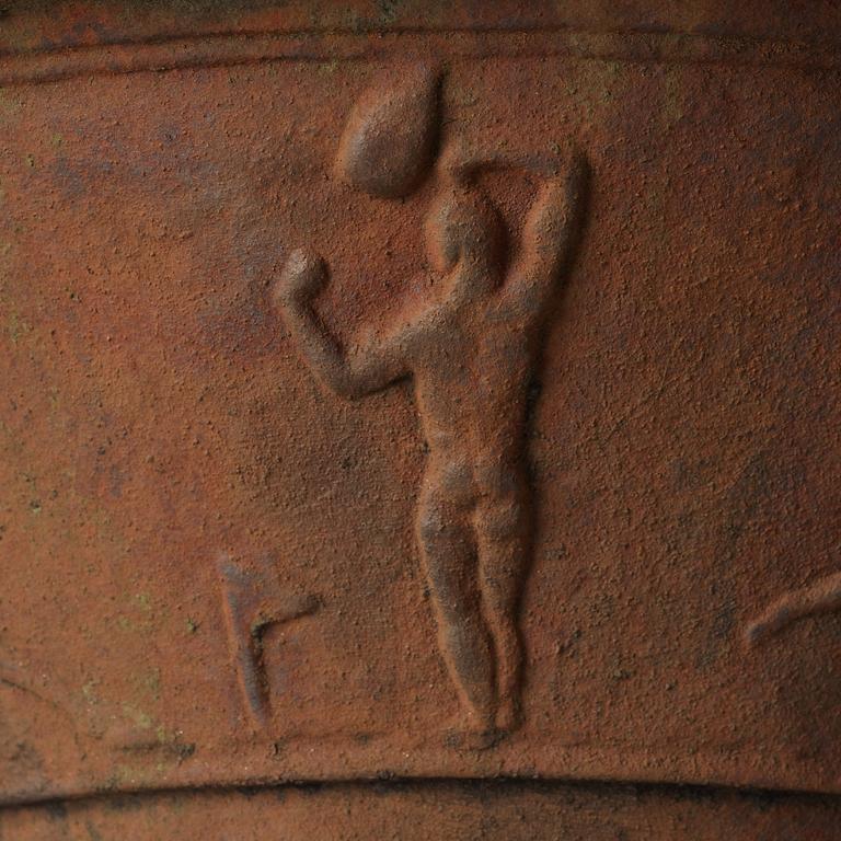 Rolf Bolin, "Sporturnan", trädgårdsurna, Näfveqvarns Bruk, efter 1925.